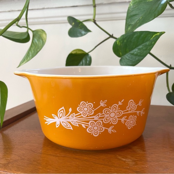 Vintage Pyrex Butterfly Gold Dish - Picture 1 of 8